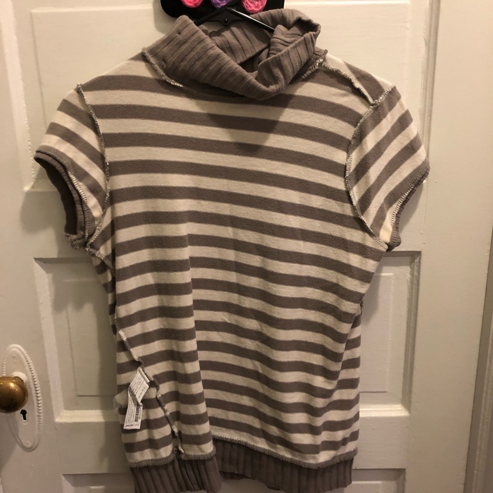 Short sleeve turtleneck